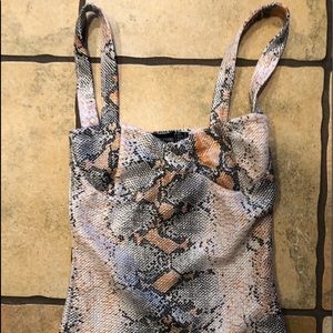 Snake print fitted crop top